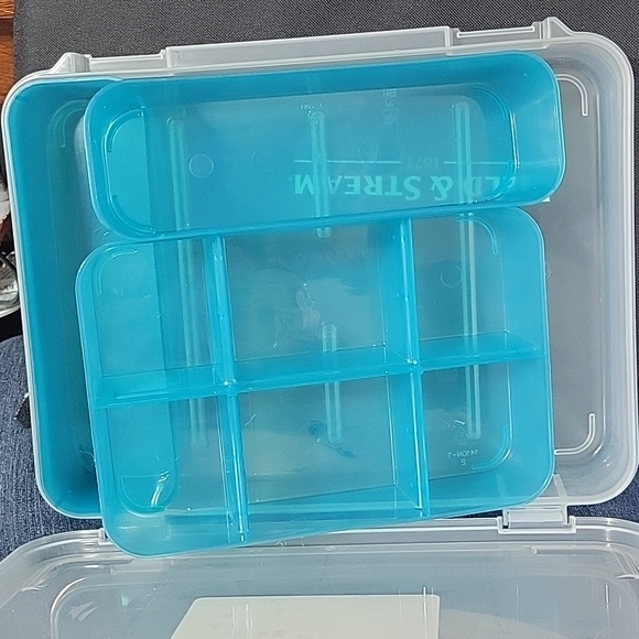 Sterilite Divided Container Case, removable compartments, snap lid NEW - Picture 2 of 6